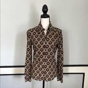 Slim fitting women’s blouse